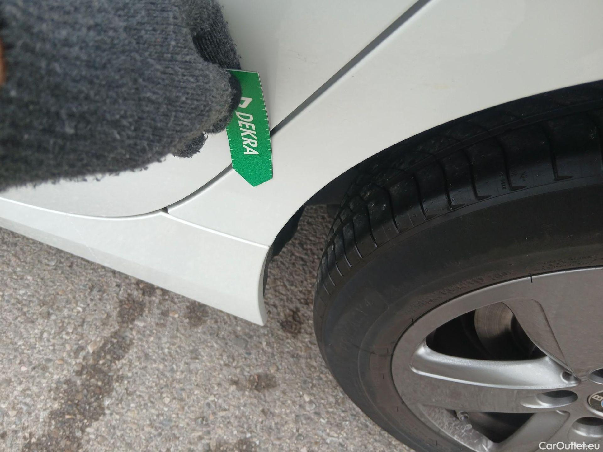  Bmw  Serie 1 BMW  / 2019 / 5P / berlina con portón 116d #6