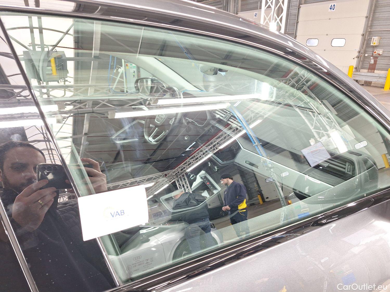  Audi  Q3 Audi,  SB '19 PHEV, Audi  Sportback 45 TFSI e S tronic S Line 5d #26