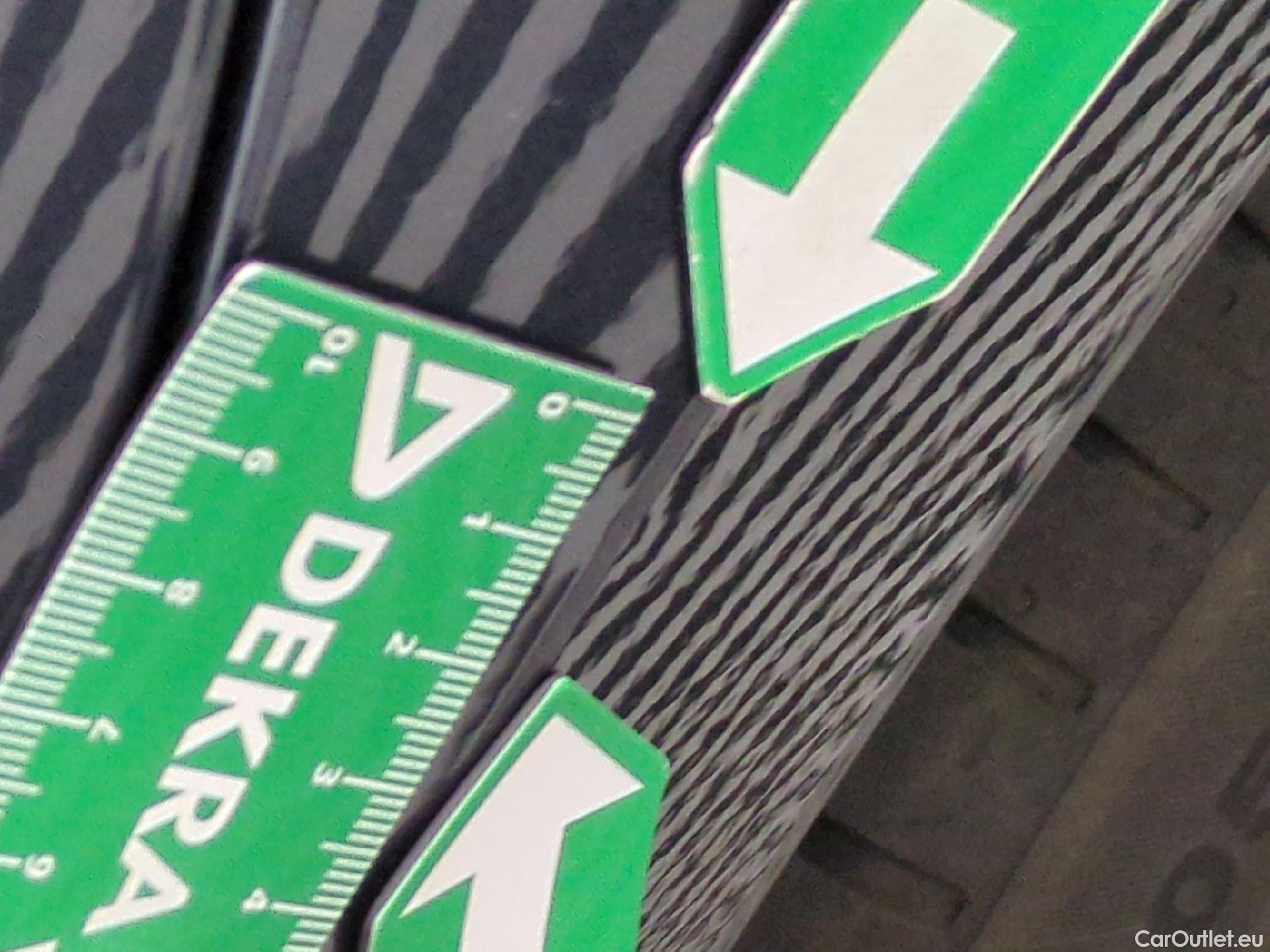  Seat  Leon SEAT  / 2020 / 5P / Berline 1.0 eTSI 110 DSG S&S Style Business #28