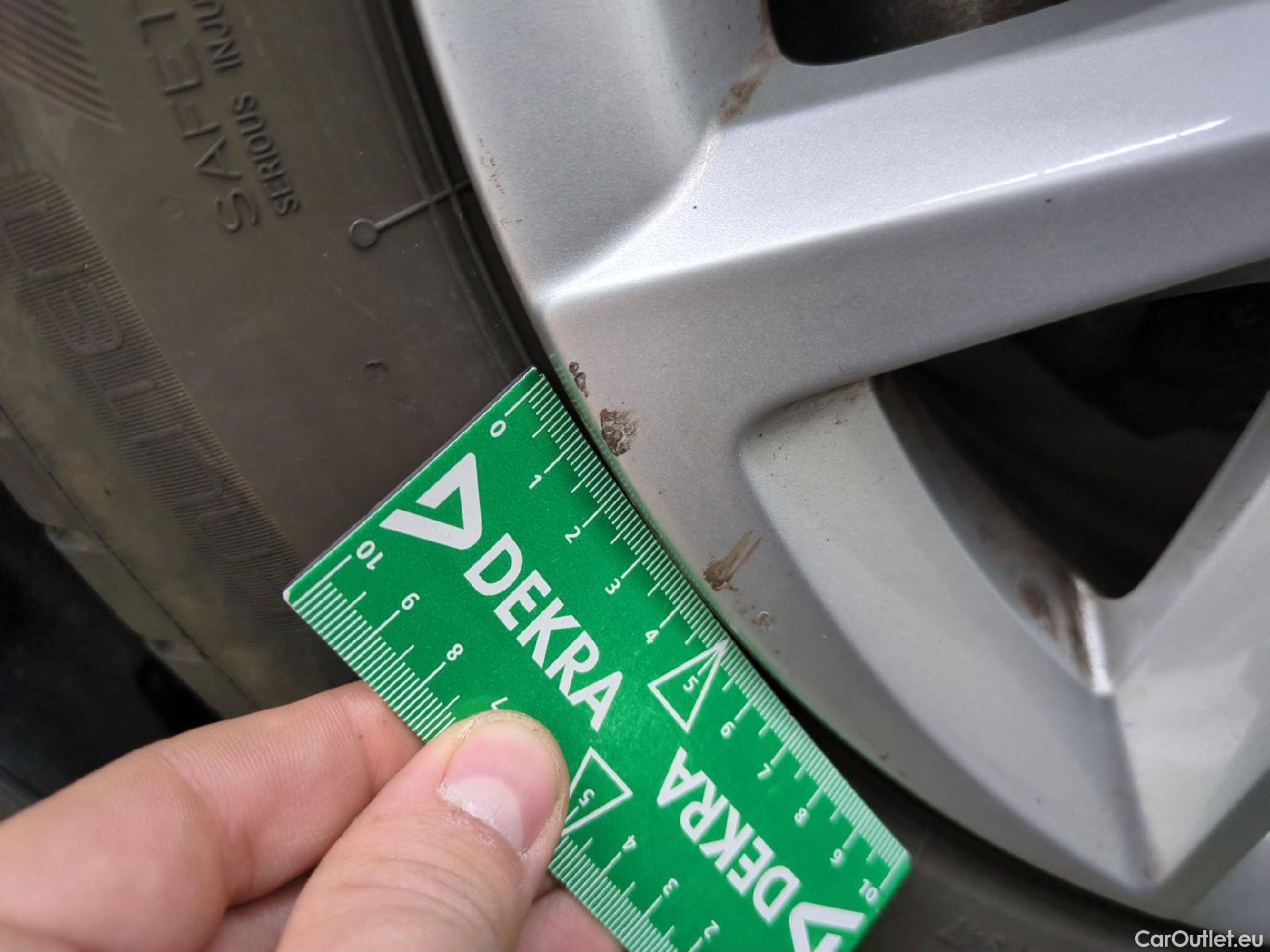  Seat  Leon SEAT  / 2020 / 5P / Berline 1.0 eTSI 110 DSG S&S Style Business #13