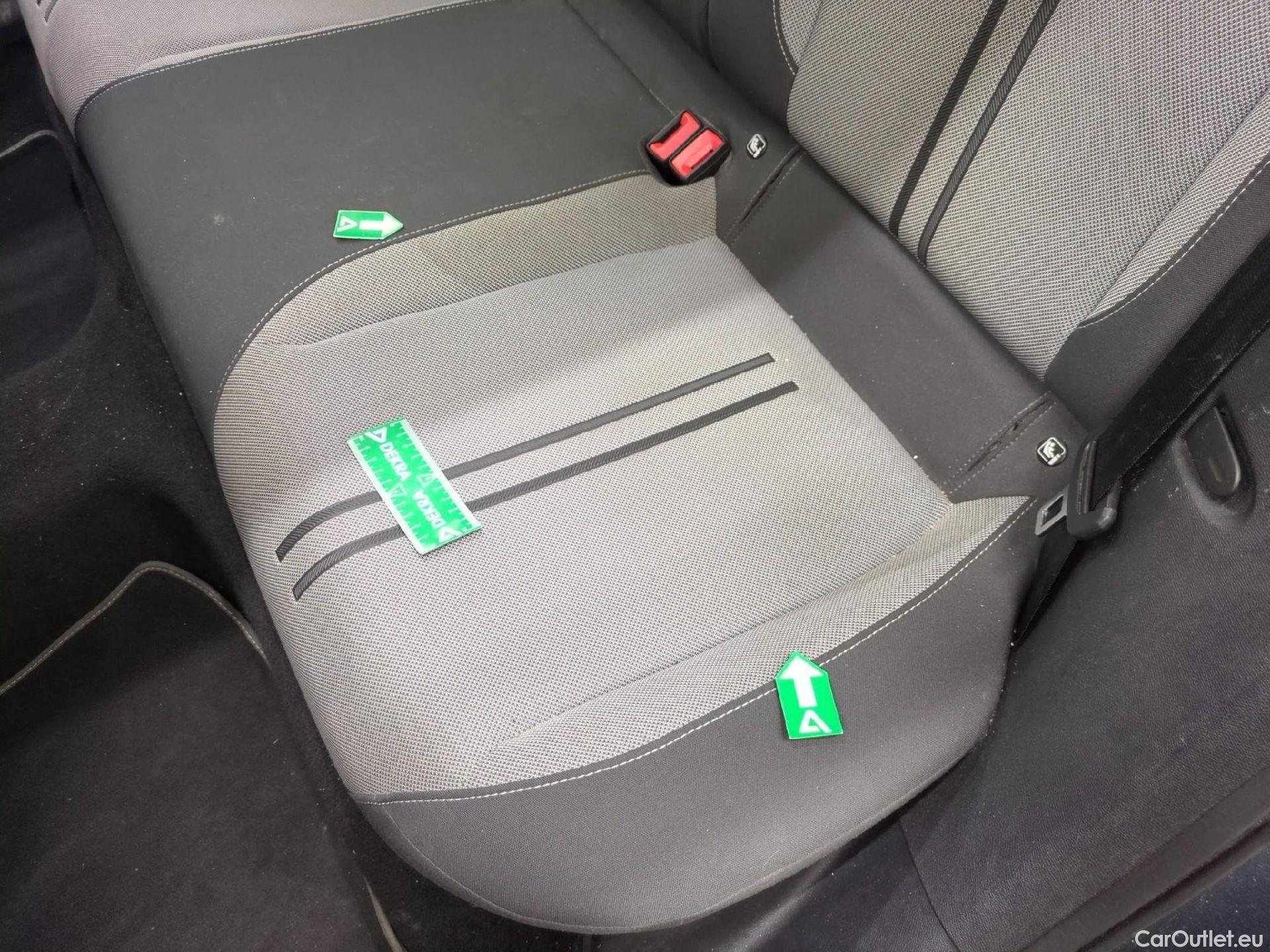  Seat  Leon SEAT  / 2020 / 5P / Berline 1.0 eTSI 110 DSG S&S Style Business #4