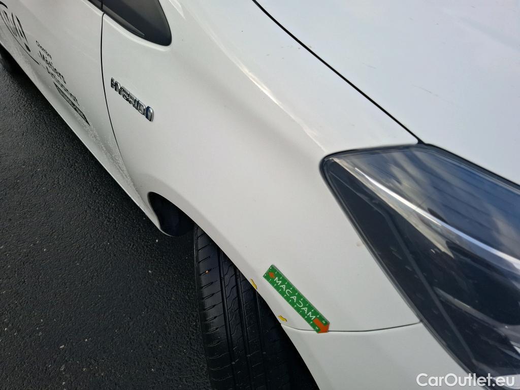  Toyota  Yaris TOYOTA  Hybride / 2017 / 5P / Berline 1.5 VVT-I HYBRID France Business #1