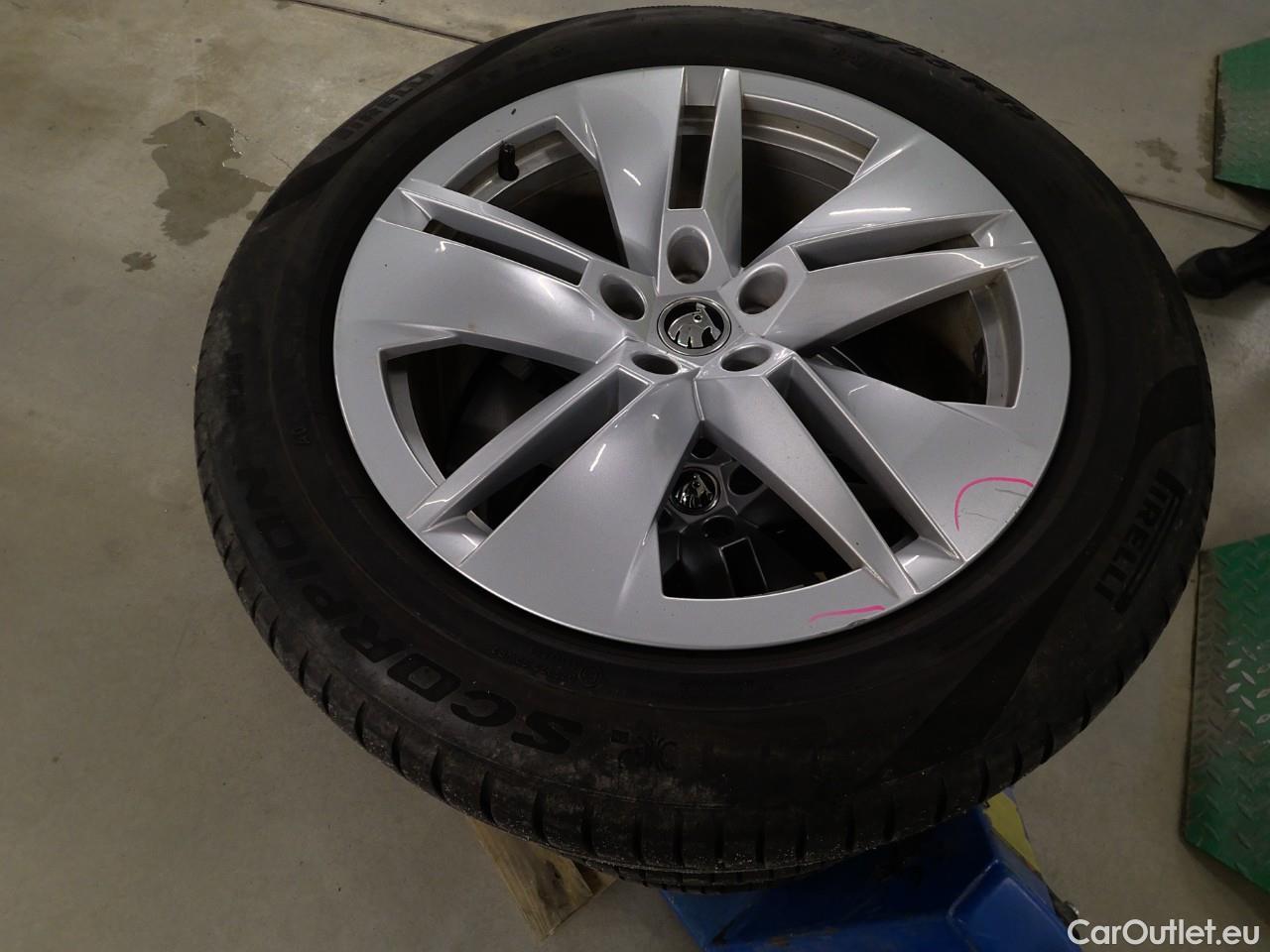  Skoda  ENYAQ  iV80 5d #10