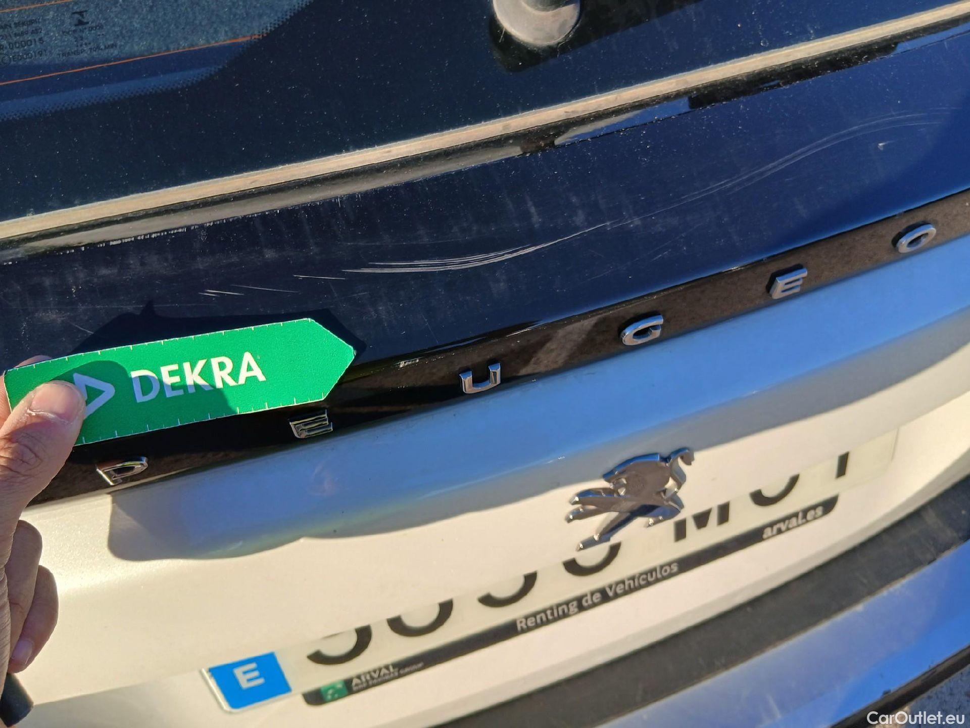  Peugeot  2008 PEUGEOT  / 2019 / 5P / todoterreno Active Pack Puretech 100 S&S BVM6 #15