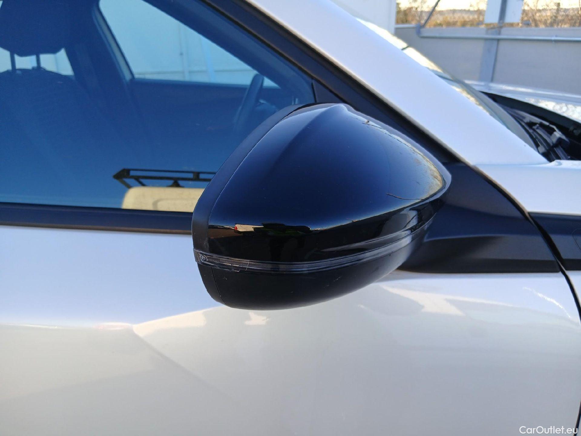  Peugeot  2008 PEUGEOT  / 2019 / 5P / todoterreno Active Pack Puretech 100 S&S BVM6 #32