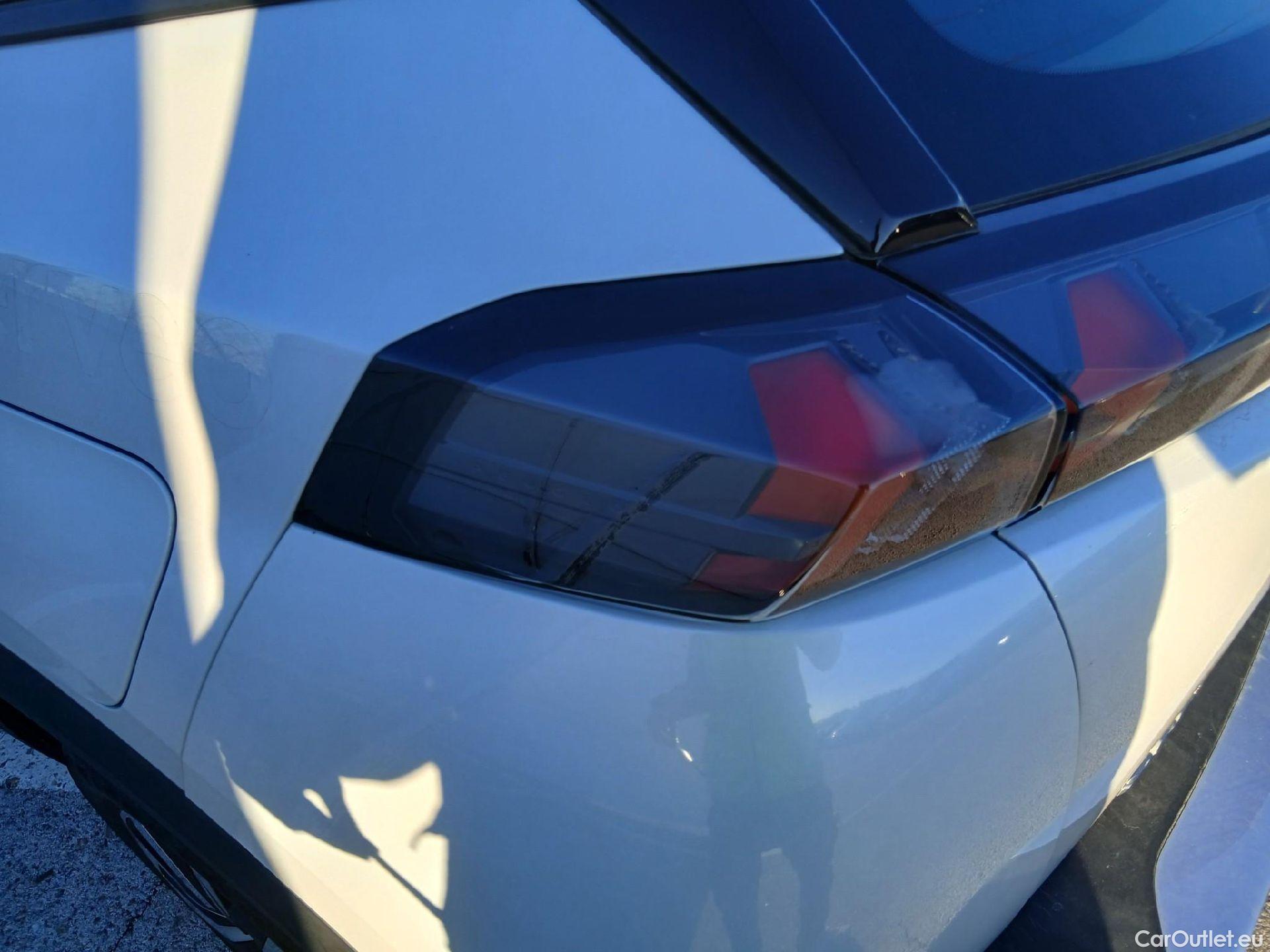  Peugeot  2008 PEUGEOT  / 2019 / 5P / todoterreno Active Pack Puretech 100 S&S BVM6 #12