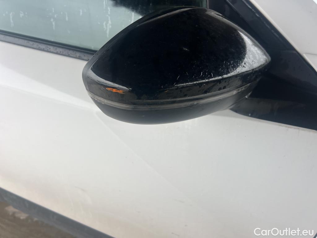  Peugeot  2008 PEUGEOT  / 2019 / 5P / todoterreno Active Pack Puretech 100 S&S BVM6 #23