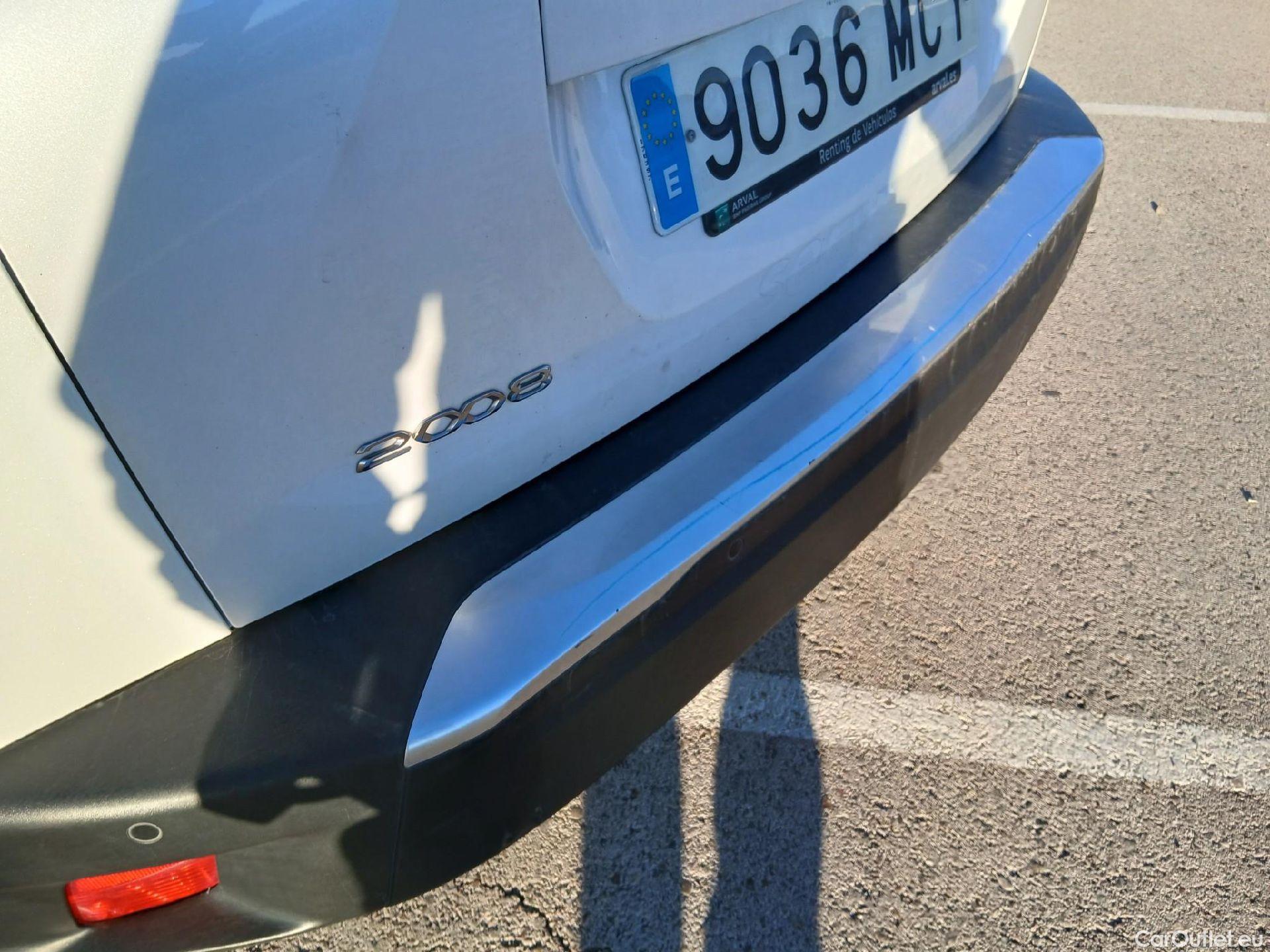  Peugeot  2008 PEUGEOT  / 2019 / 5P / todoterreno Active Pack Puretech 100 S&S BVM6 #24