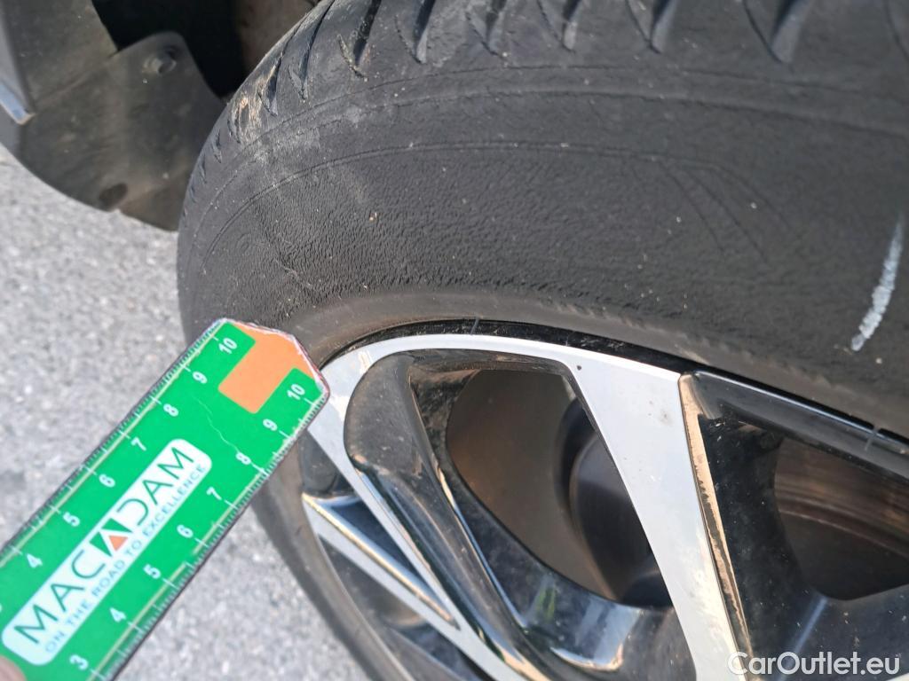  Toyota  C-HR TOYOTA  / 2016 / 5P / todoterreno 1.8 125H Advance (CX) #19