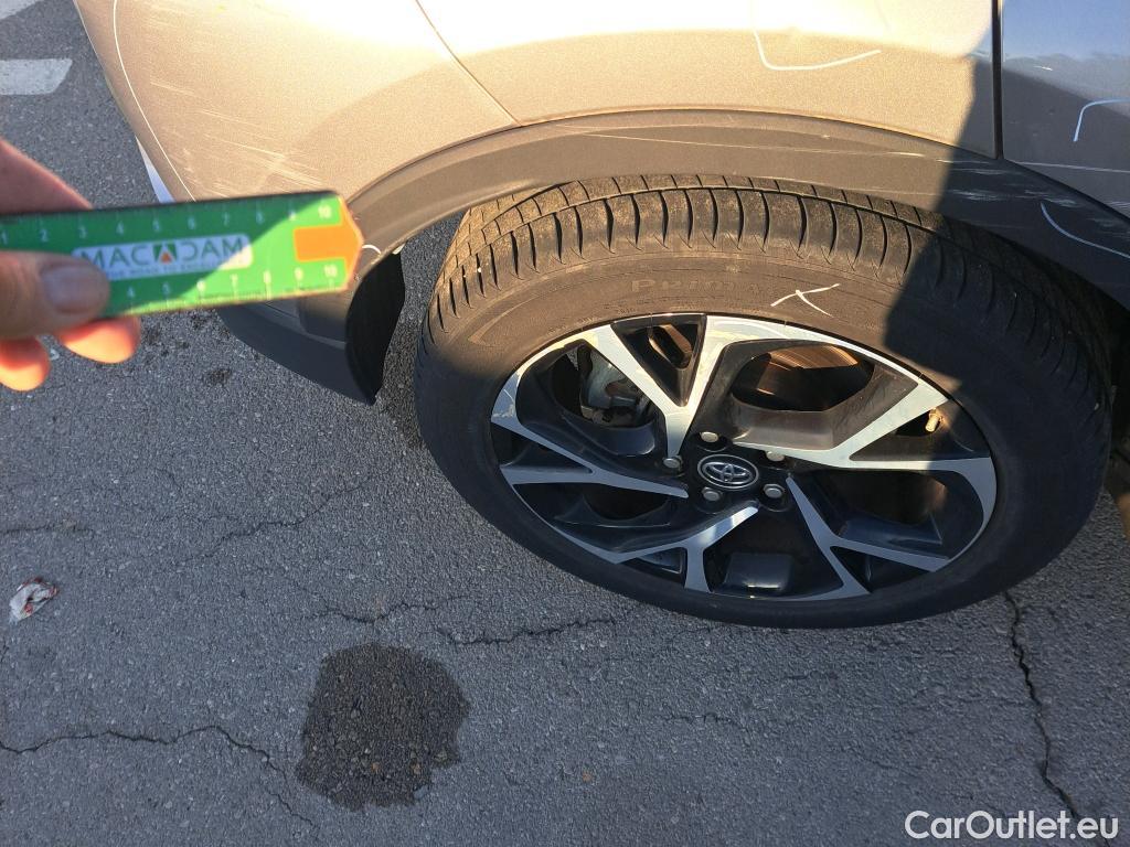  Toyota  C-HR TOYOTA  / 2016 / 5P / todoterreno 1.8 125H Advance (CX) #48