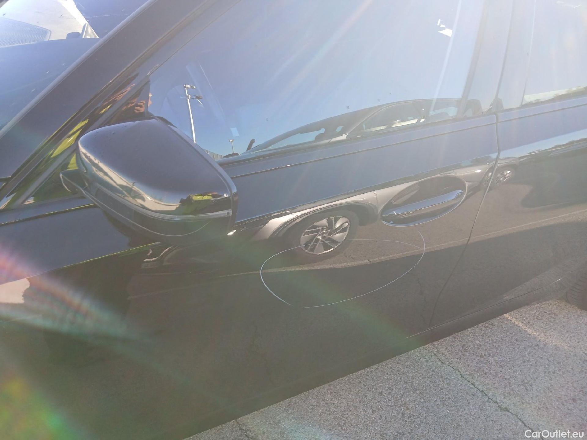  Bmw  Serie 3 BMW  / 2018 / 4P / sedán 318d Auto. #16