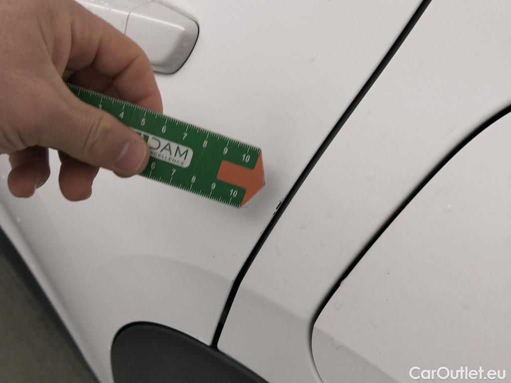  Peugeot  2008 PEUGEOT  / 2019 / 5P / todoterreno Active Pack BlueHDI 81kW (110CV) #14