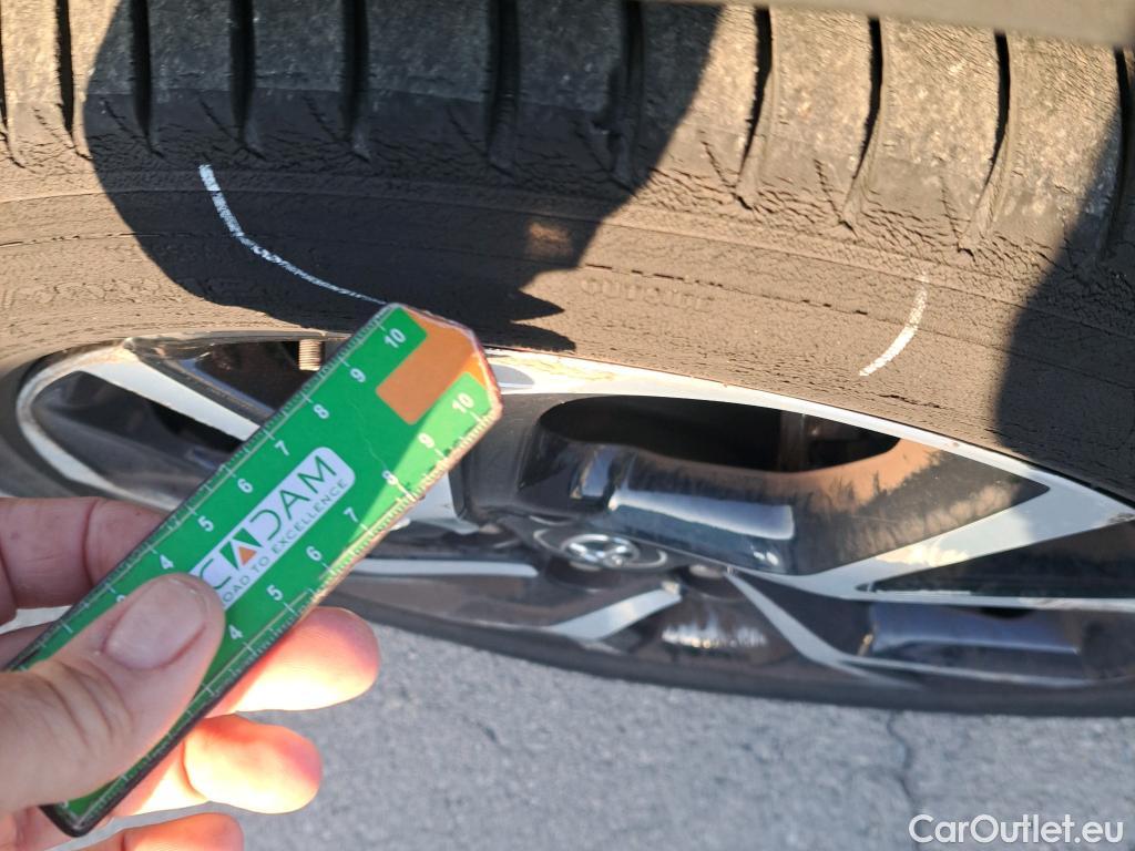  Toyota  C-HR TOYOTA  / 2016 / 5P / todoterreno 1.8 125H Advance (CX) #25