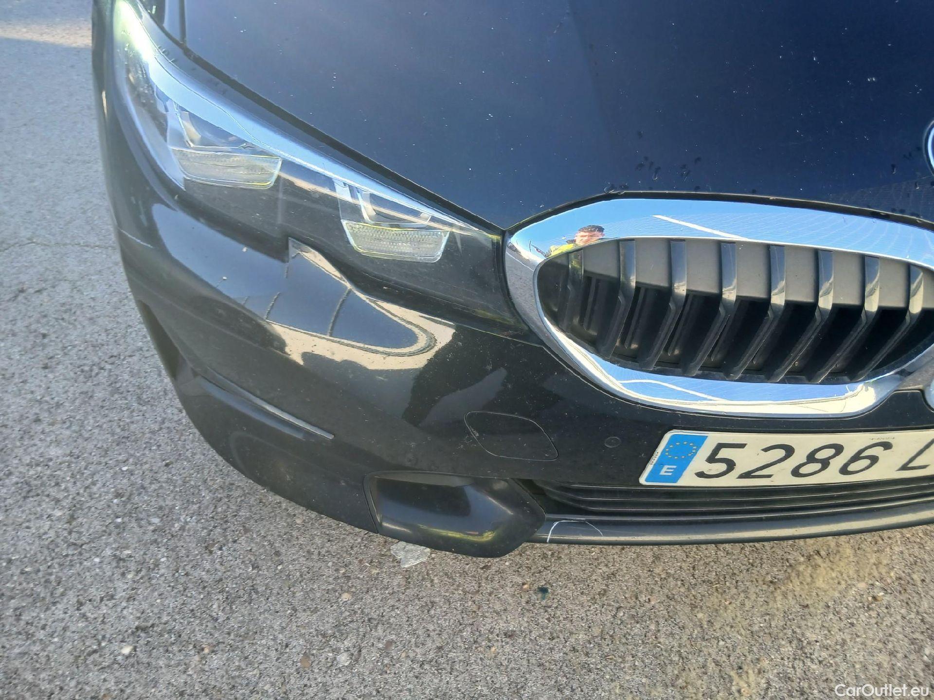  Bmw  Serie 3 BMW  / 2018 / 4P / sedán 318d Auto. #14