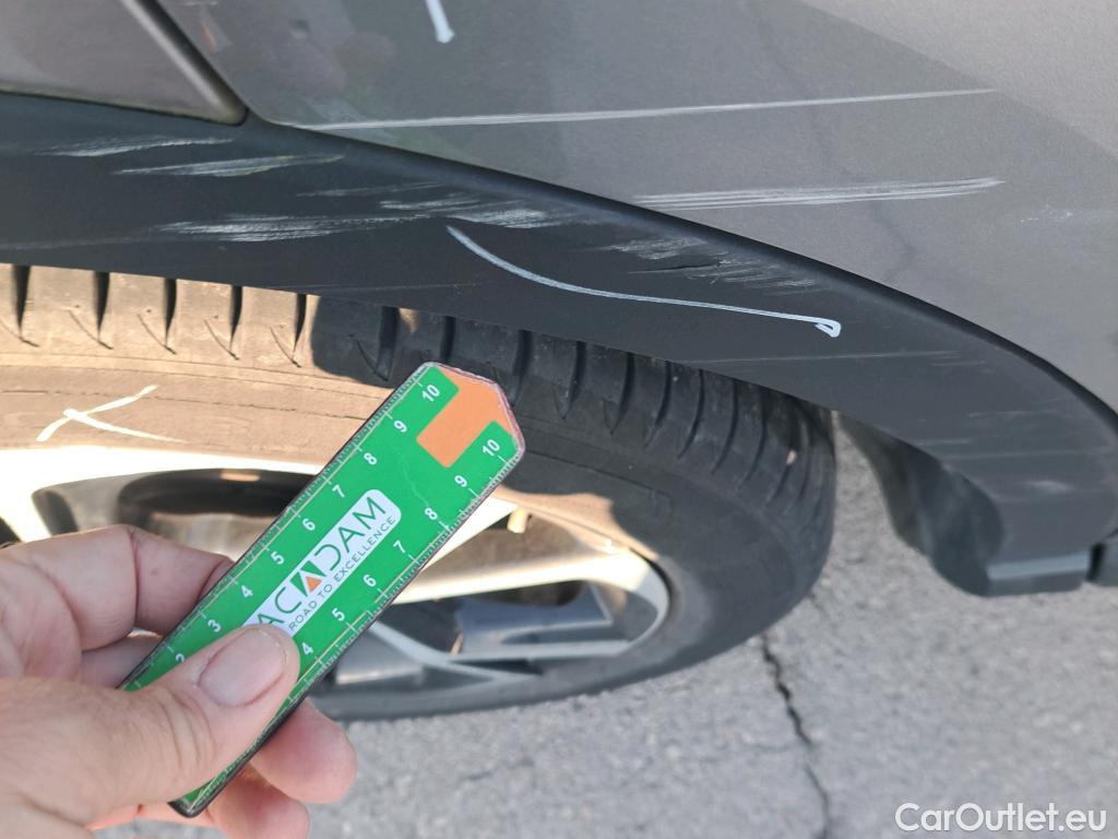  Toyota  C-HR TOYOTA  / 2016 / 5P / todoterreno 1.8 125H Advance (CX) #101