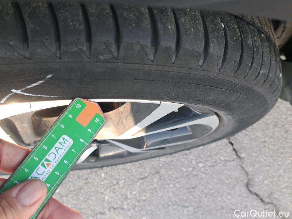  Toyota  C-HR TOYOTA  / 2016 / 5P / todoterreno 1.8 125H Advance (CX) #21