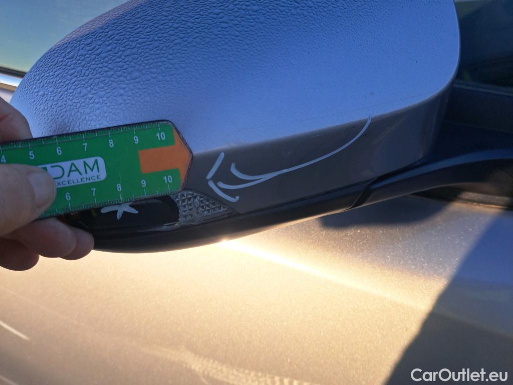  Toyota  C-HR TOYOTA  / 2016 / 5P / todoterreno 1.8 125H Advance (CX) #84