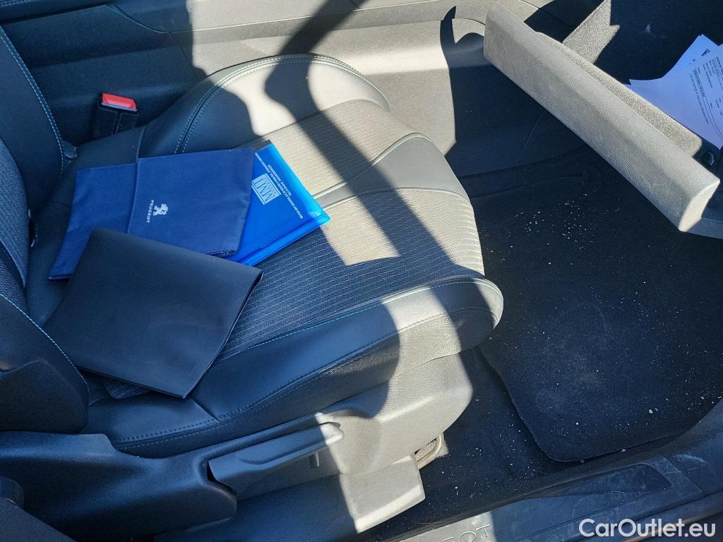  Peugeot  3008 PEUGEOT  Hybrid / 2020 / 5P / todoterreno 225 e-EAT8 Allure #23