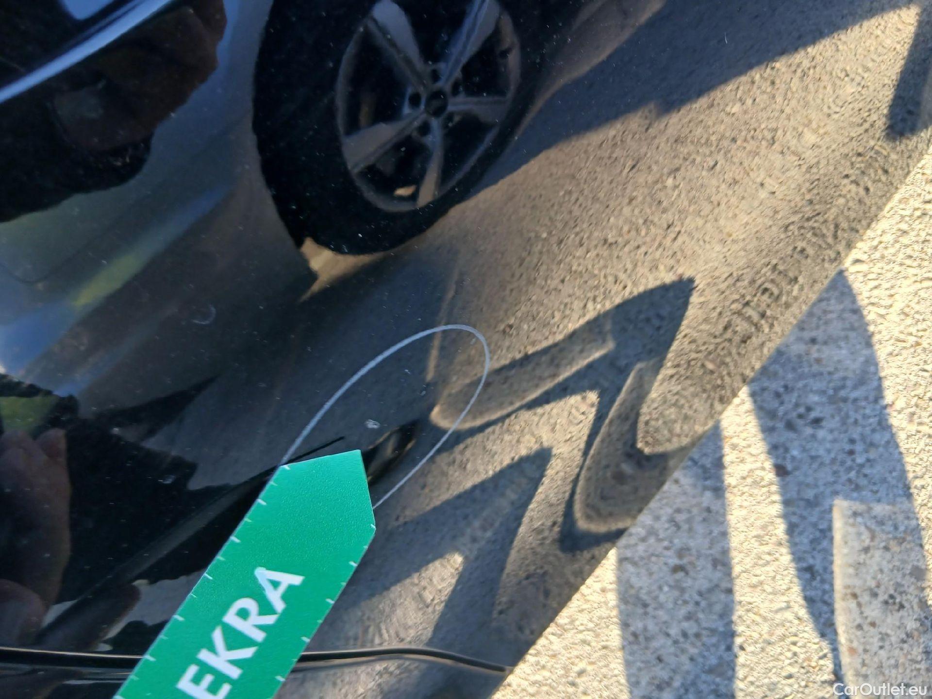  Bmw  Serie 3 BMW  / 2018 / 4P / sedán 318d Auto. #26