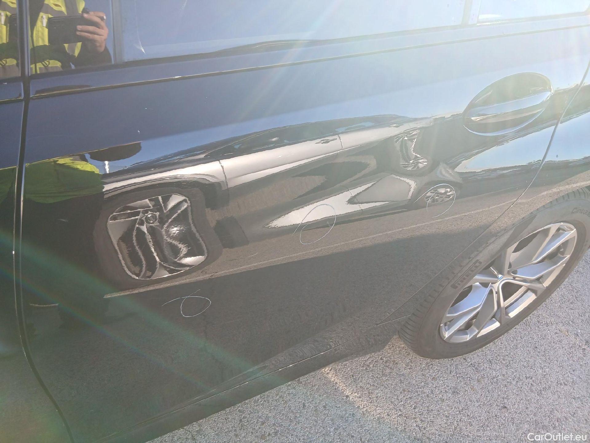  Bmw  Serie 3 BMW  / 2018 / 4P / sedán 318d Auto. #19