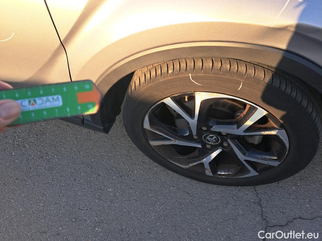  Toyota  C-HR TOYOTA  / 2016 / 5P / todoterreno 1.8 125H Advance (CX) #24