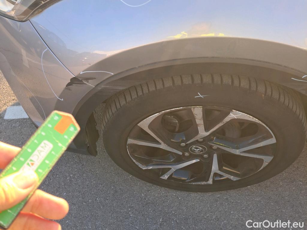  Toyota  C-HR TOYOTA  / 2016 / 5P / todoterreno 1.8 125H Advance (CX) #102