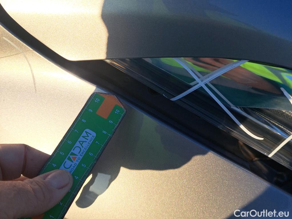  Toyota  C-HR TOYOTA  / 2016 / 5P / todoterreno 1.8 125H Advance (CX) #2