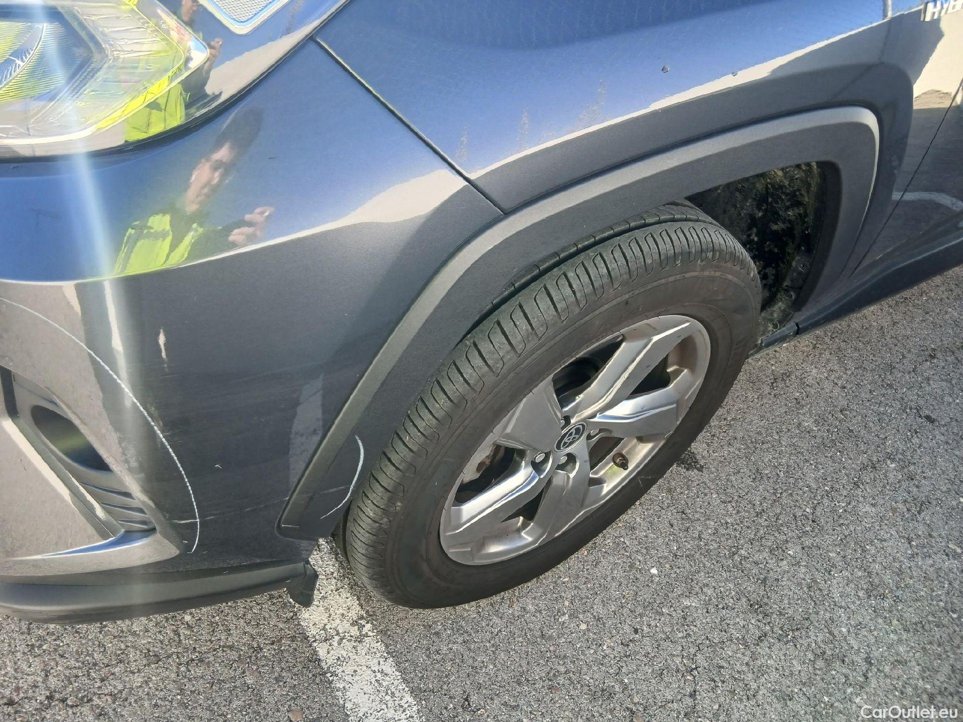  Toyota  RAV4 TOYOTA  / 2018 / 5P / todoterreno 2.5l 220H Advance #10