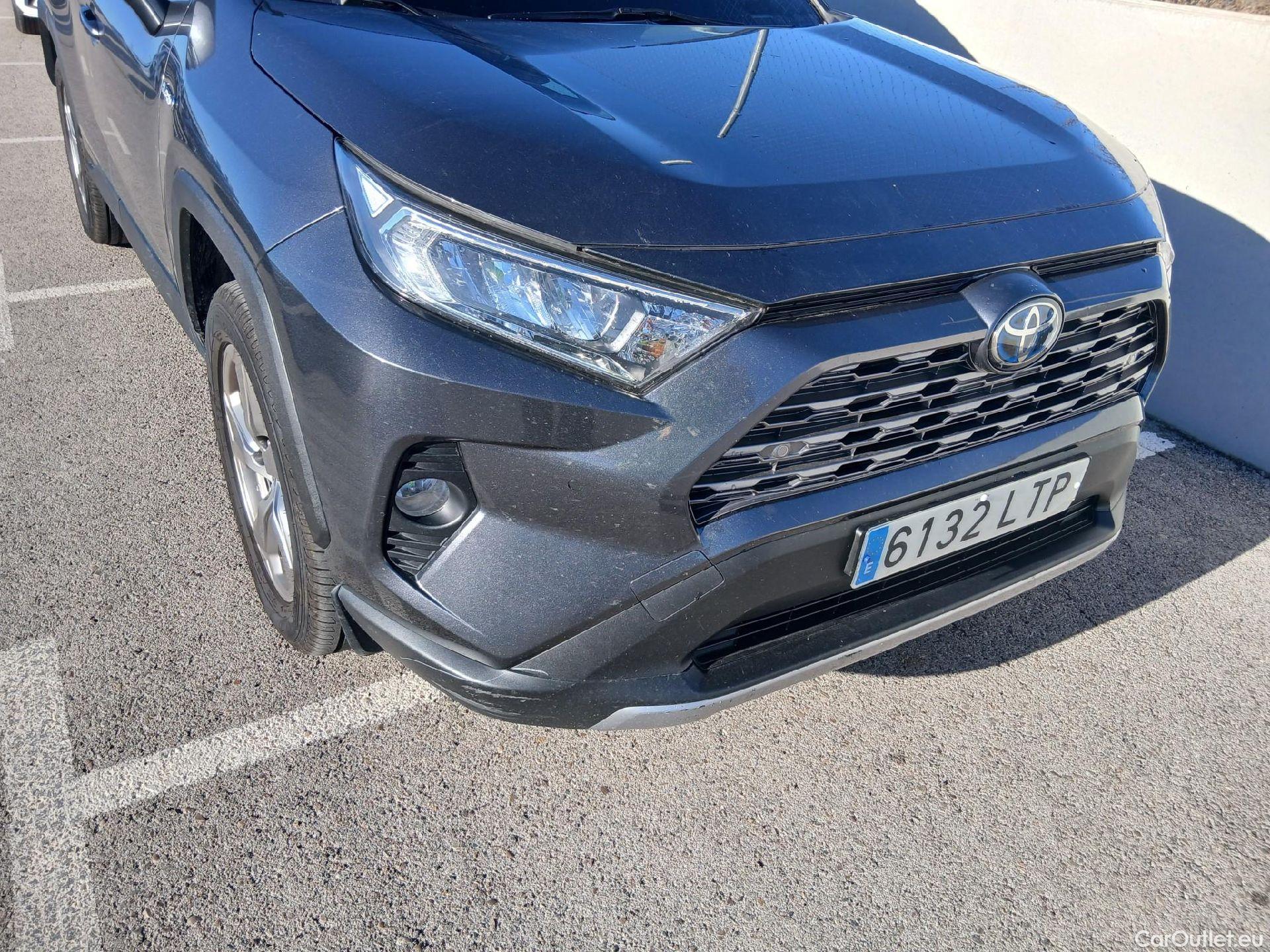  Toyota  RAV4 TOYOTA  / 2018 / 5P / todoterreno 2.5l 220H Advance #3