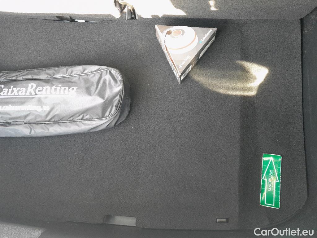  Hyundai  i10 HYUNDAI  / 2020 / 5P / berlina con portón 1.0 Klass #10