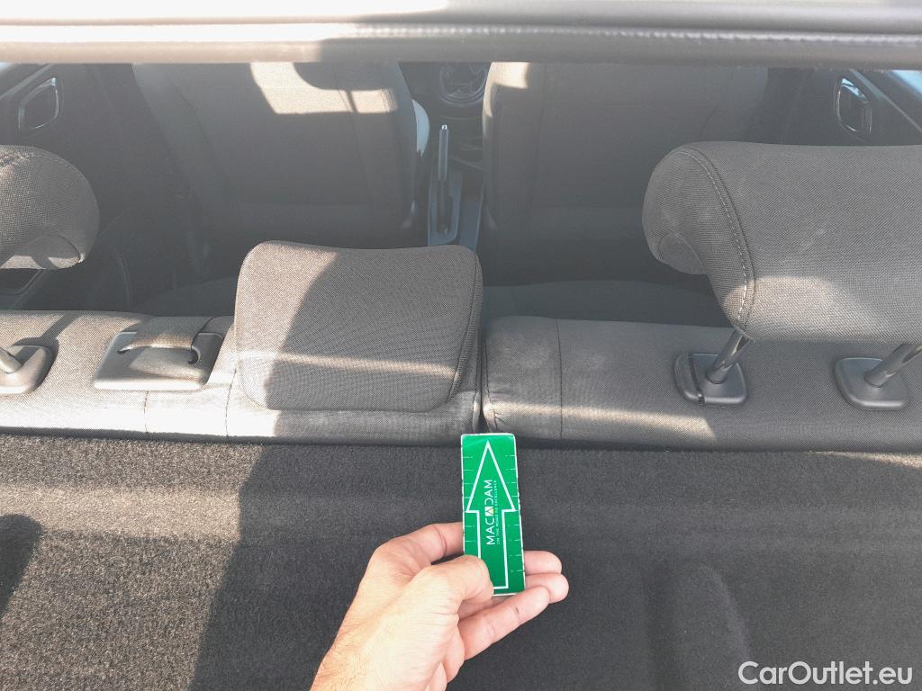  Hyundai  i10 HYUNDAI  / 2020 / 5P / berlina con portón 1.0 Klass #9