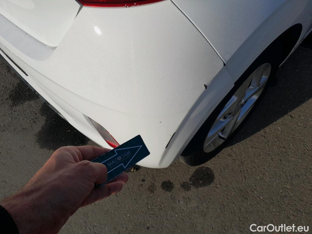  Hyundai  i10 HYUNDAI  / 2020 / 5P / berlina con portón 1.0 Klass #23