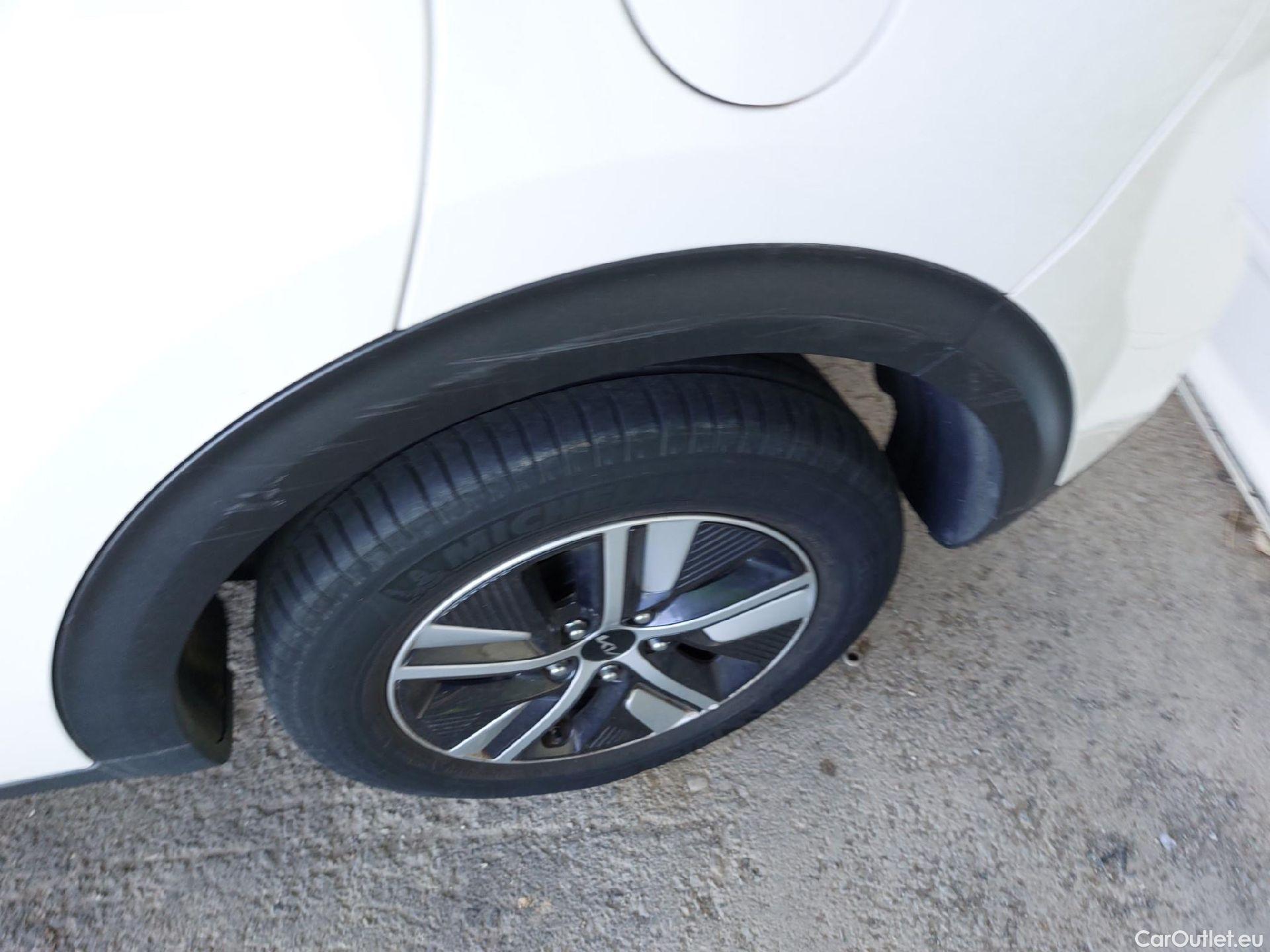  KIA  Niro KIA  / 2019 / 5P / crossover 1.6 GDi PHEV 104kW (141CV) Drive #15