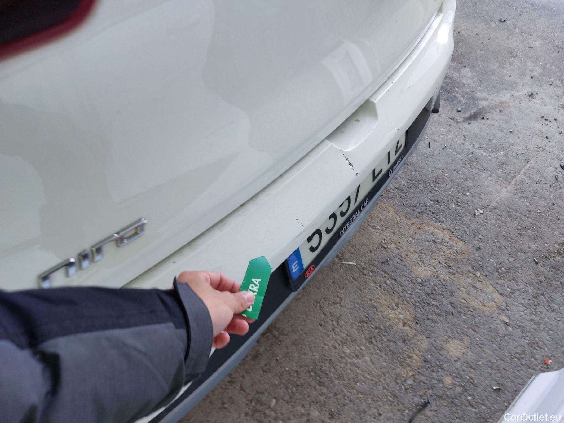  KIA  Niro KIA  / 2019 / 5P / crossover 1.6 GDi PHEV 104kW (141CV) Drive #18