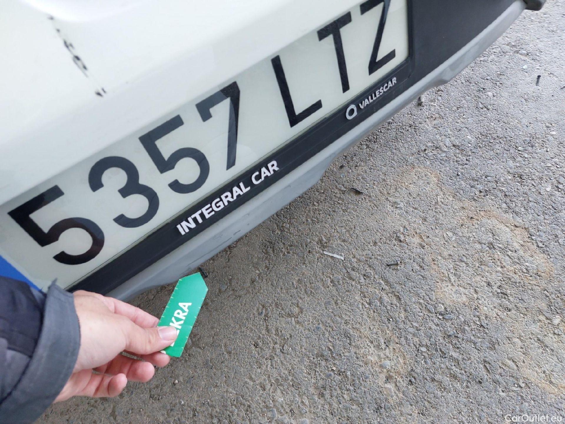  KIA  Niro KIA  / 2019 / 5P / crossover 1.6 GDi PHEV 104kW (141CV) Drive #21