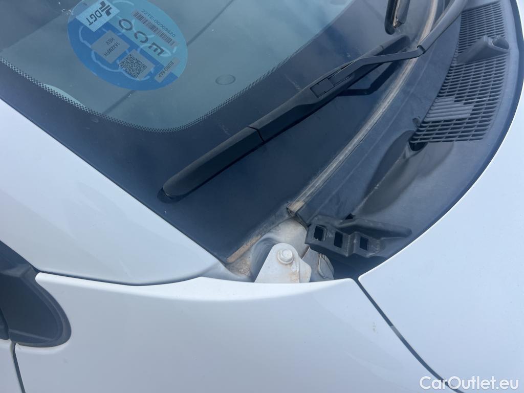  Toyota  Yaris TOYOTA  / 2020 / 5P / berlina con portón 1.5 120H Active Tech #20