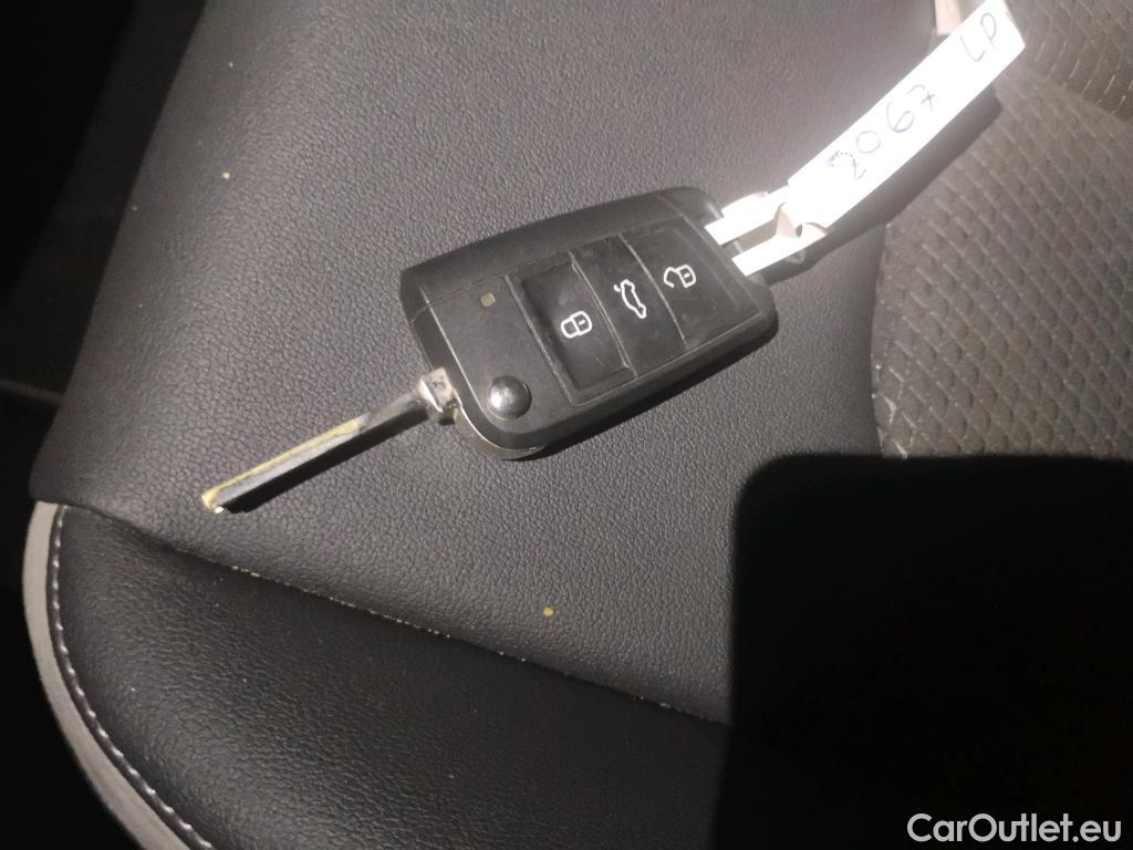  Audi  A1 Sportback AUDI A1 / 2018 / 5P / berlina con portón Sportback Black line 35 TFSI 110kW S tro #2