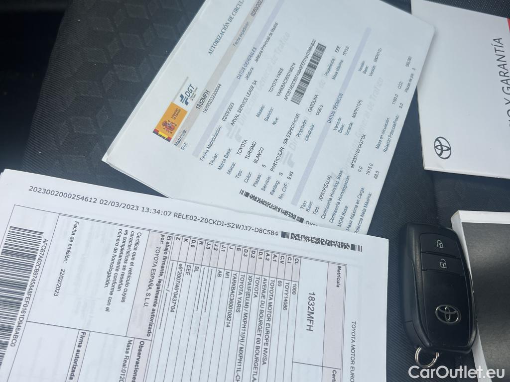  Toyota  Yaris TOYOTA  / 2020 / 5P / berlina con portón 1.5 120H Active Tech #4