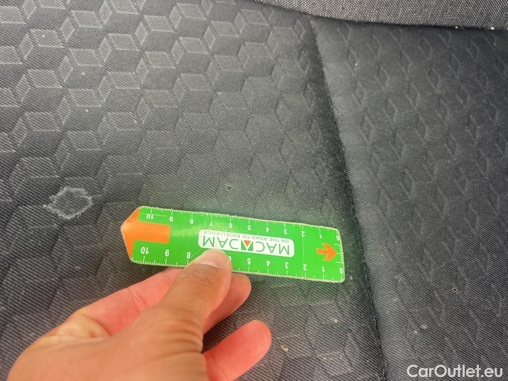  Toyota  Yaris TOYOTA  / 2020 / 5P / berlina con portón 1.5 120H Active Tech #9