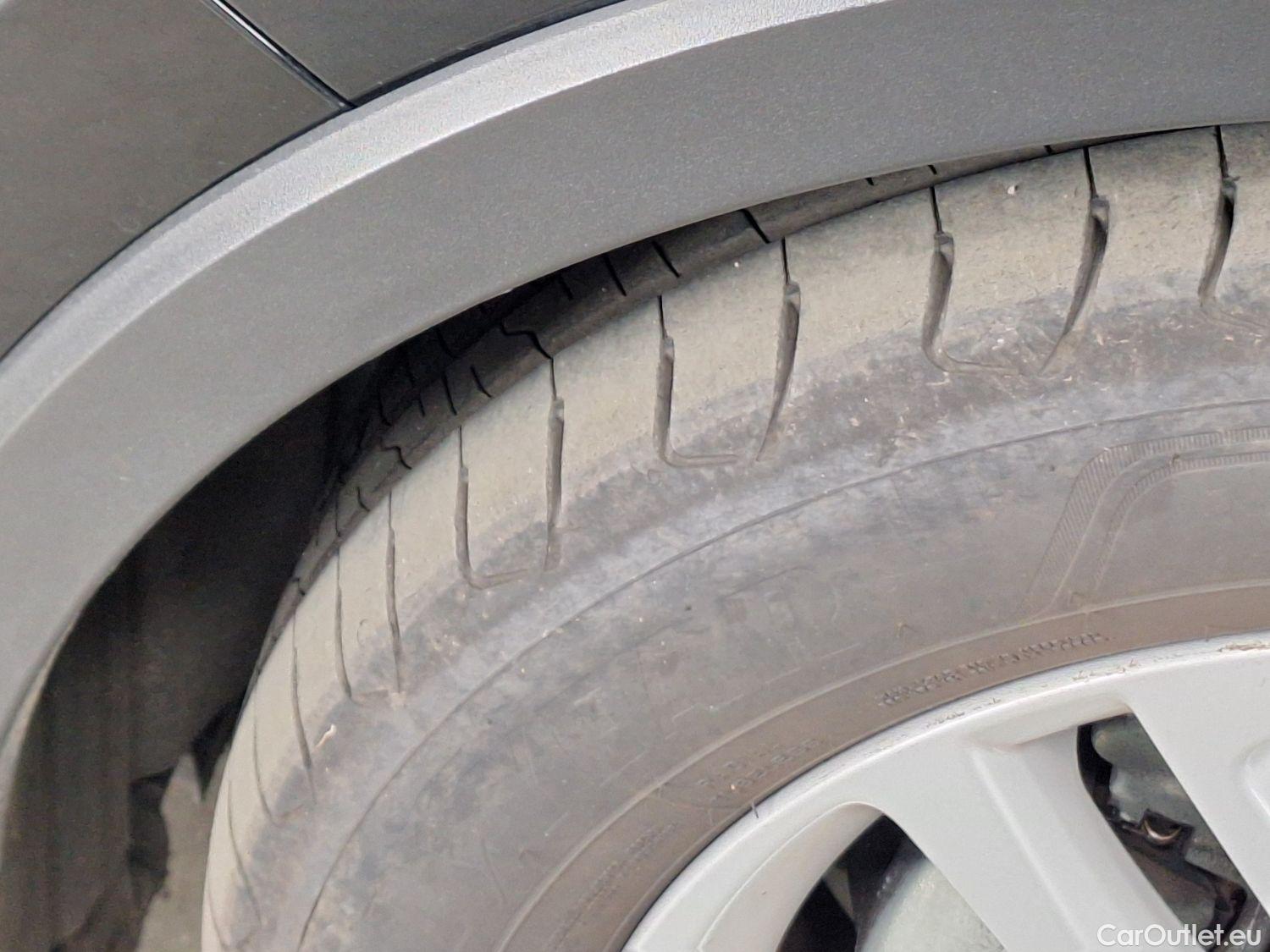  Toyota  C-HR Toyota,  '16, Toyota  1.8 VVT i-Hybrid C-Enter E-CVT 5d #51