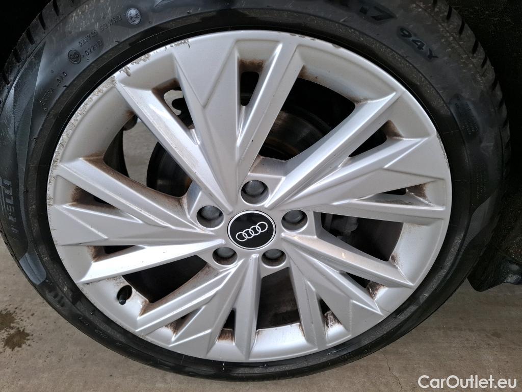  Audi  A3 AUDI  Sportback / 2020 / 5P / Berline 40 TFSI e 204 S Tronic Design Luxe #2