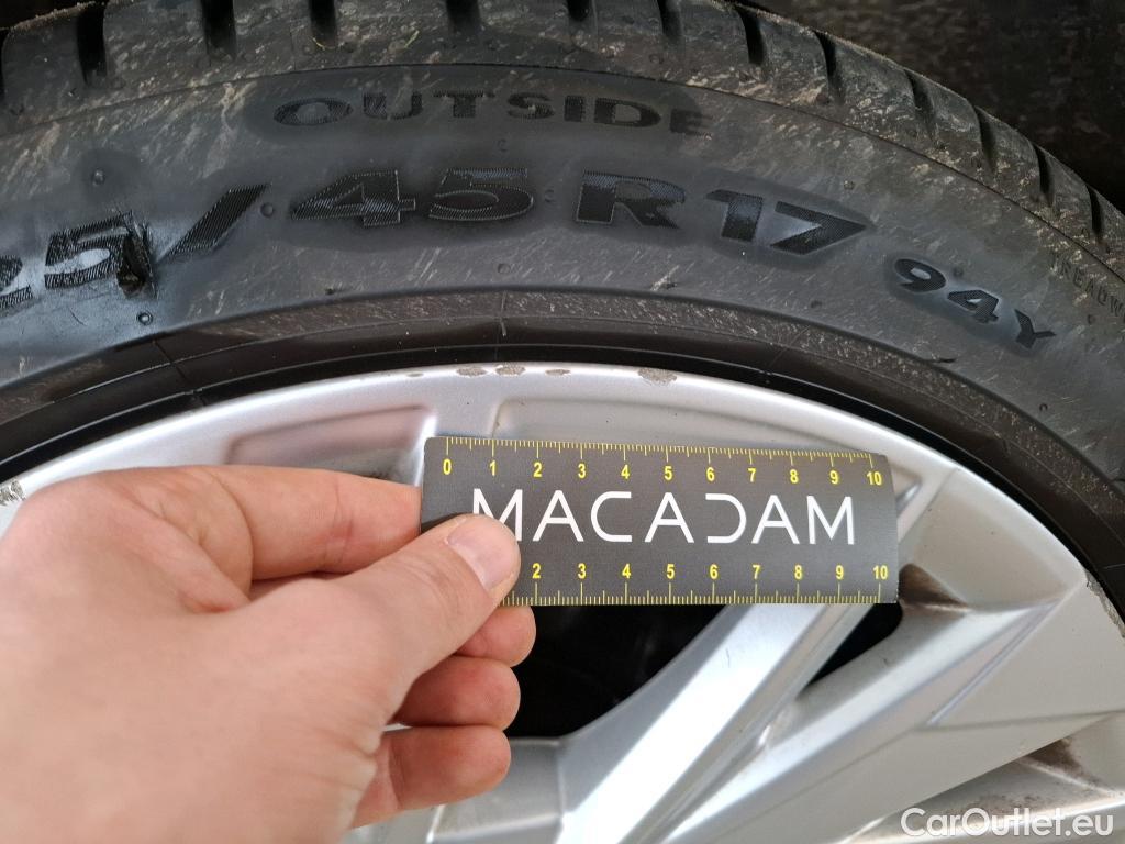  Audi  A3 AUDI  Sportback / 2020 / 5P / Berline 40 TFSI e 204 S Tronic Design Luxe #4