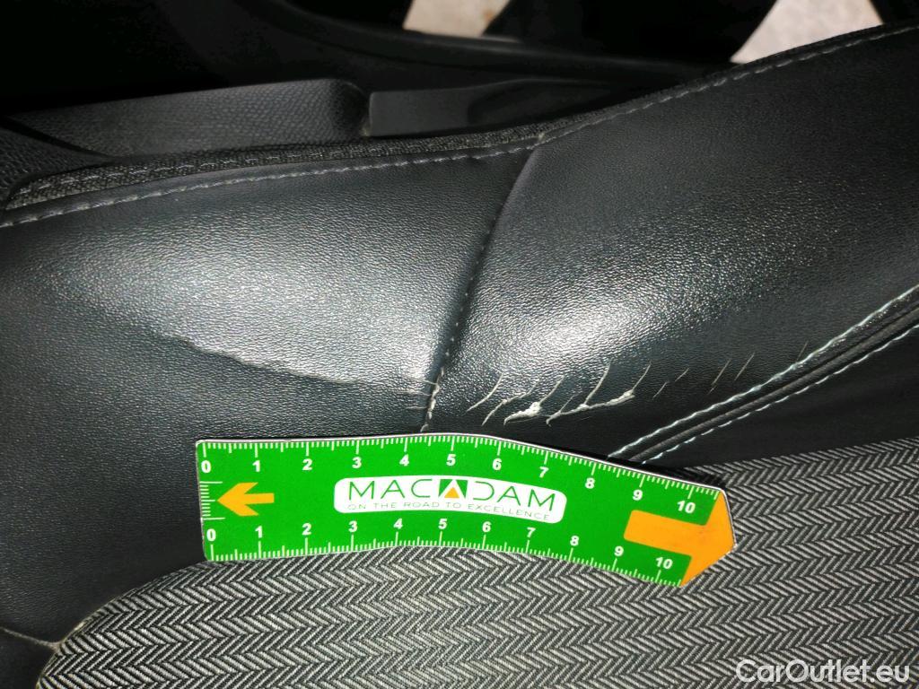  Peugeot  3008 PEUGEOT  / 2020 / 5P / SUV 1.6 HYBRID 225 E-EAT8 Allure Pack #23