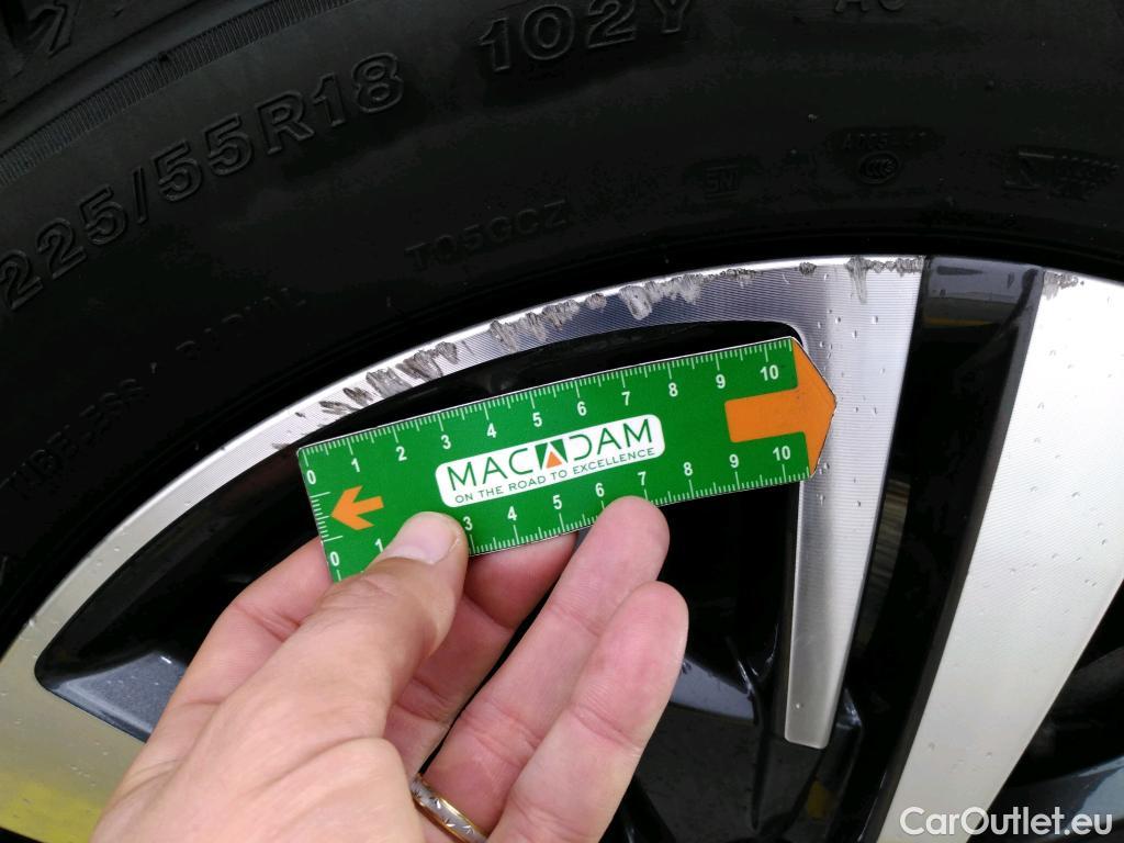  Peugeot  3008 PEUGEOT  / 2020 / 5P / SUV 1.6 HYBRID 225 E-EAT8 Allure Pack #47