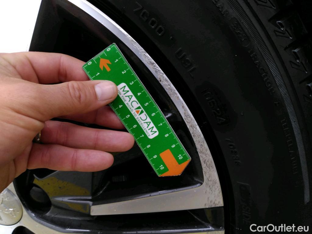  Peugeot  3008 PEUGEOT  / 2020 / 5P / SUV 1.6 HYBRID 225 E-EAT8 Allure Pack #25