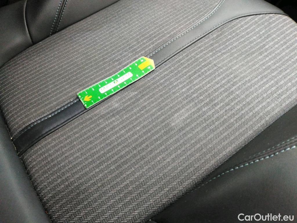  Peugeot  3008 PEUGEOT  / 2020 / 5P / SUV 1.6 HYBRID 225 E-EAT8 Allure Pack #30