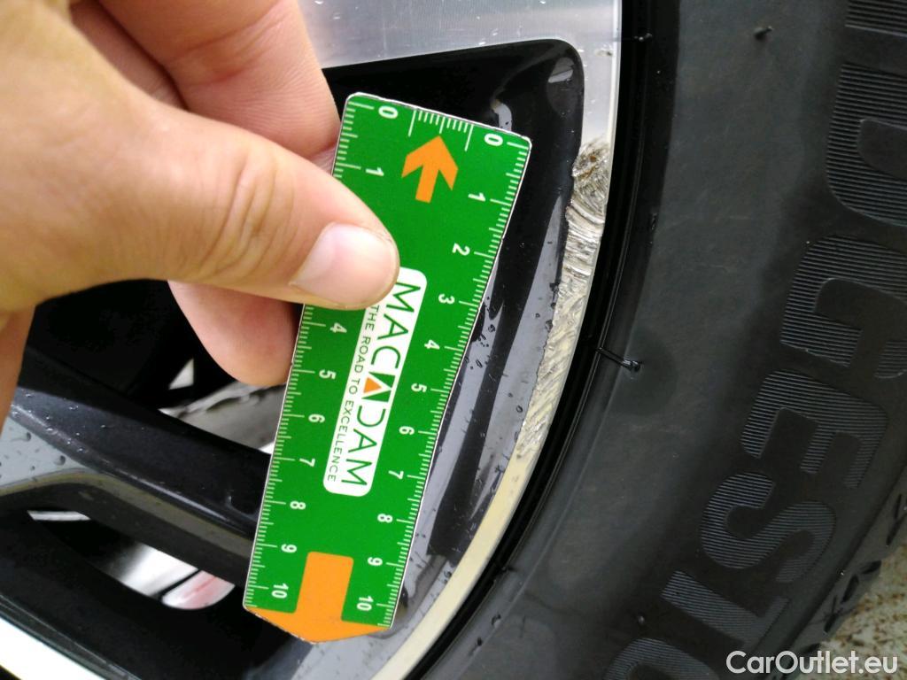  Peugeot  3008 PEUGEOT  / 2020 / 5P / SUV 1.6 HYBRID 225 E-EAT8 Allure Pack #26