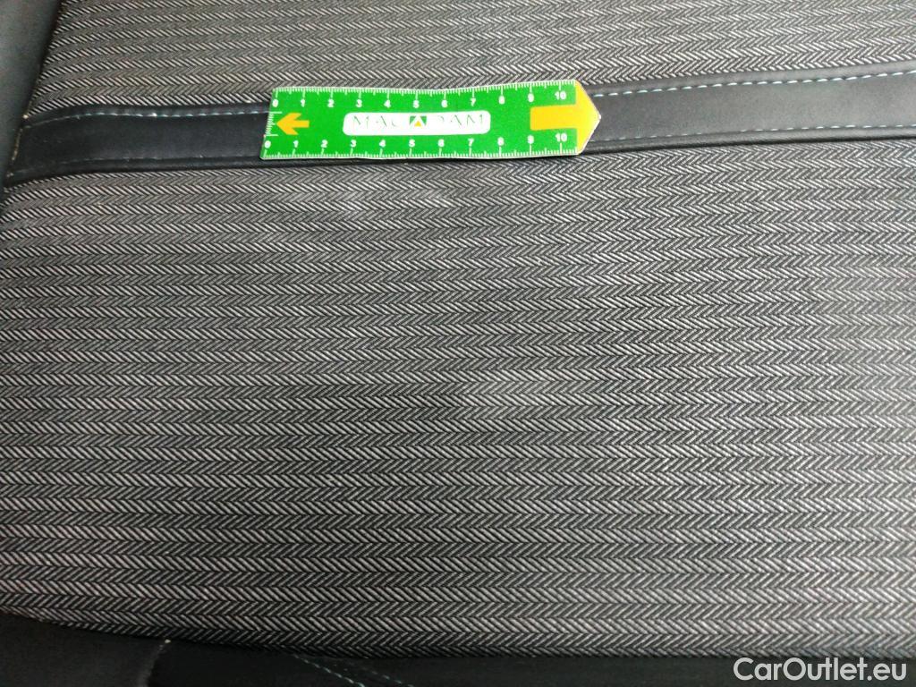  Peugeot  3008 PEUGEOT  / 2020 / 5P / SUV 1.6 HYBRID 225 E-EAT8 Allure Pack #29