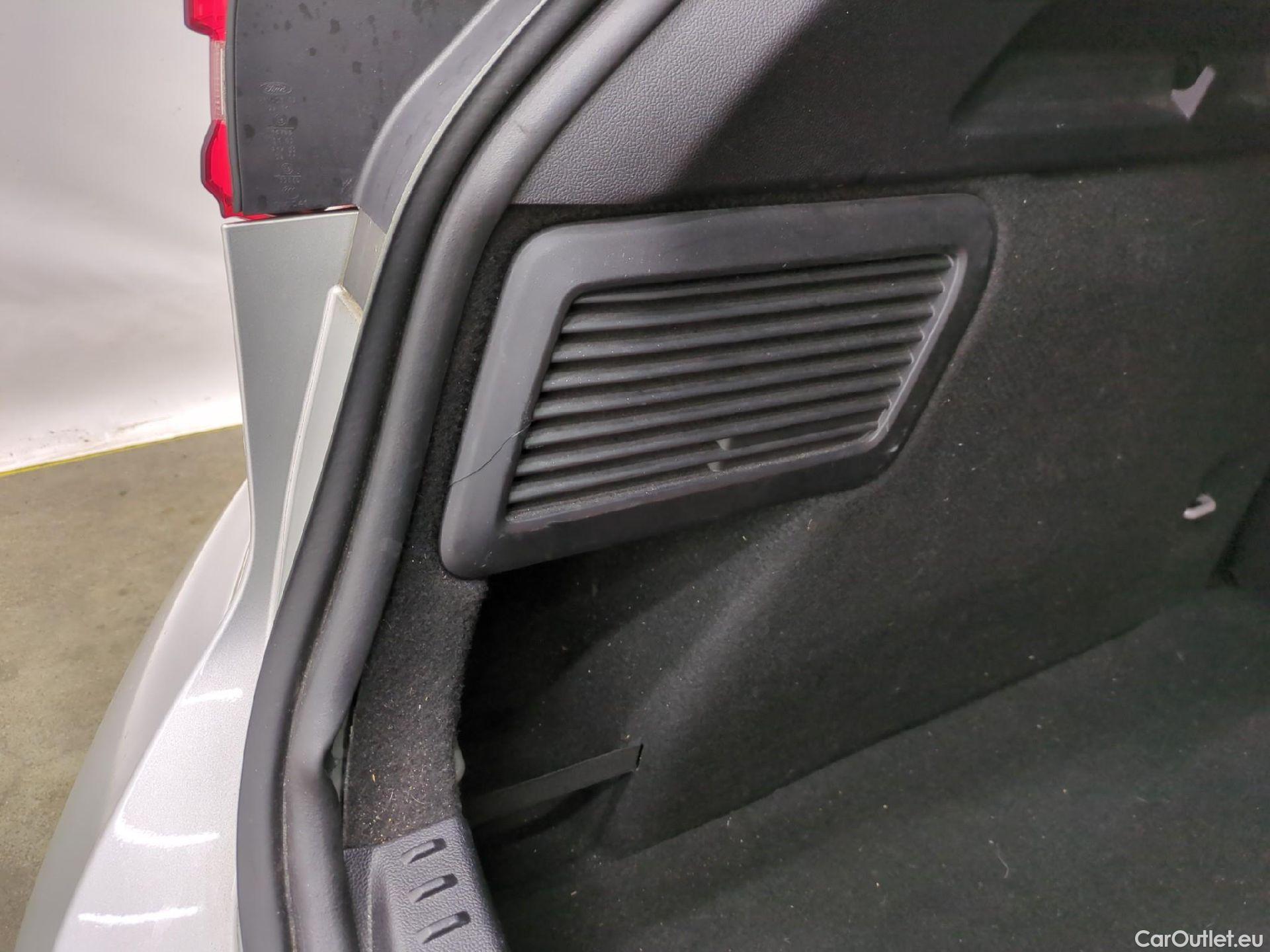  Ford  Focus  Berline ST-Line Business 1.5 EcoBlue 120CV BVA8 E6dT #1