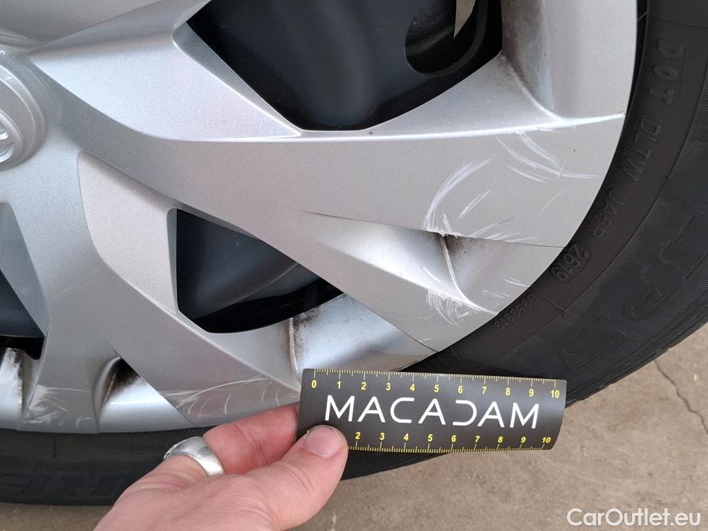  Toyota  Yaris TOYOTA  Hybride 5p Berline 1.5 VVT-I HYBRID France Business #43